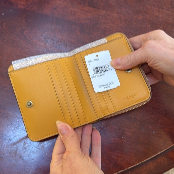 Coachtopia Upcrafted Ergo bag, checkered w/ Puffy Flower.  NWT with wallet - Picture 7 of 7